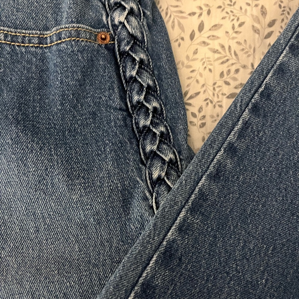 Old Navy Women’s Extra High Rise Sky-High Wide Leg Jeans - Picture 2 of 5